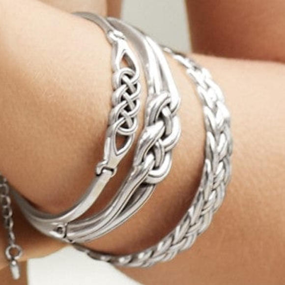 $72 Brighton "Interlok" Hinged Bangle w Celtic Knot! Bestselling Current Style! - Picture 3 of 16